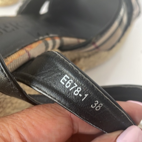 Authentic Burberry Wedges. - Picture 11 of 16